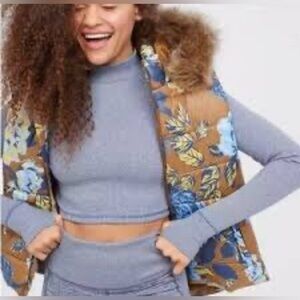 Offline by Aerie Chillside Floral Yellow/Blue Puffer Faux Fur Trim Vest Size S